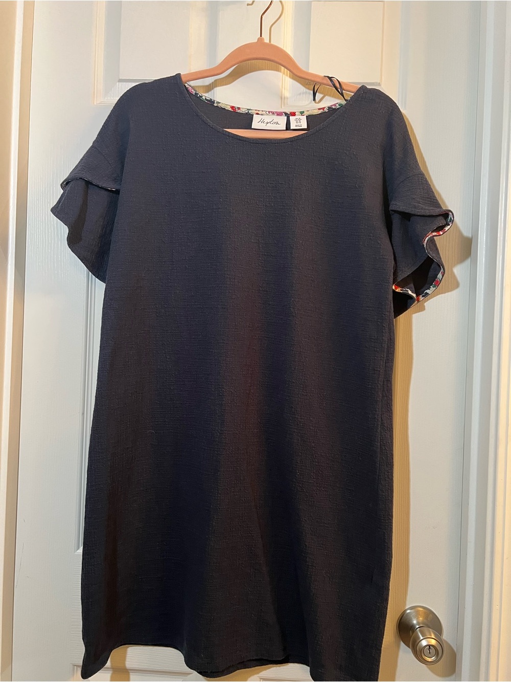 🦋 Textured Heyton Short-Sleeve Navy Midi Dress with Ruffle Detail size medium